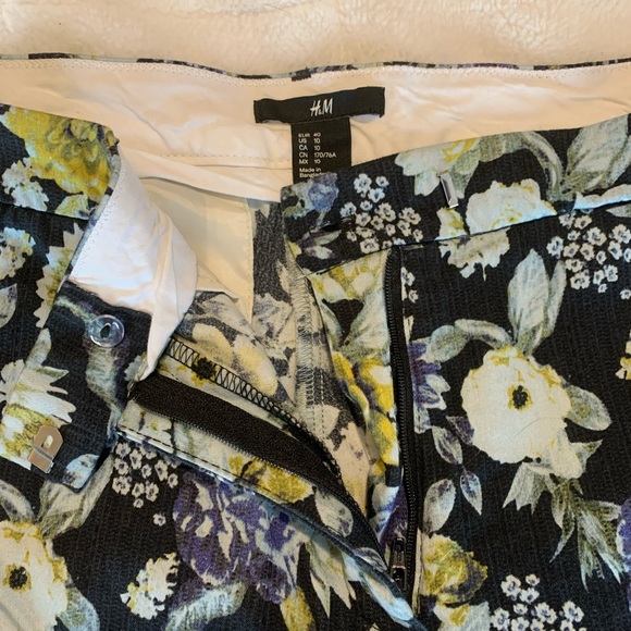 H&M FLORAL PANTS - Picture 2 of 5